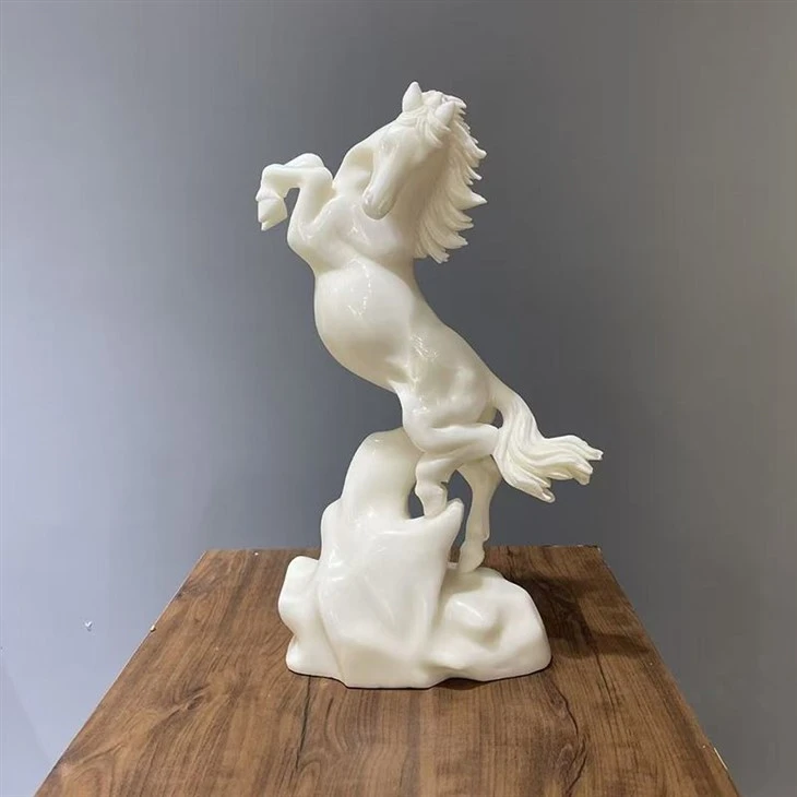 Estatua de animal de tamaño natural